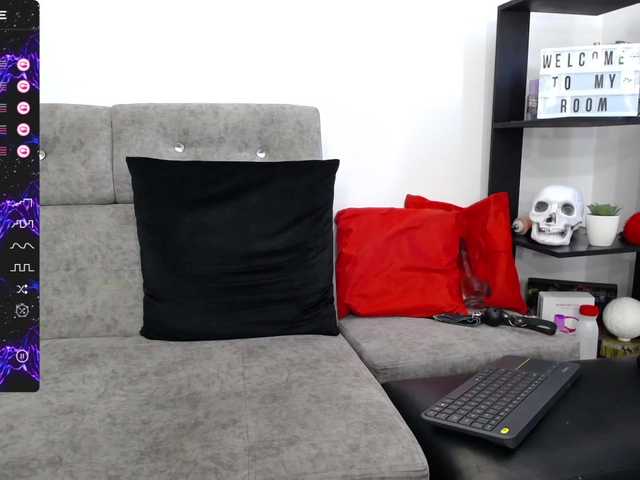 Емитувани слики од екранот ZoeyRogers